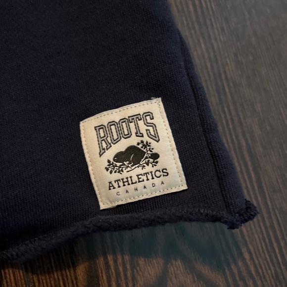 Cropped navy Roots sweater - Picture 3 of 4